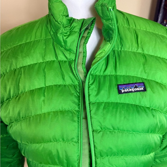 Patagonia Downfilled Women's Vibrant Green Puffer Coat size small - Picture 2 of 9
